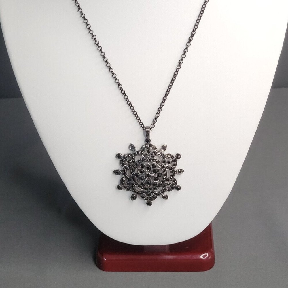 Monet Womens Metal Chain Black Rhinestones Snowflake Pendant Necklace 22 in